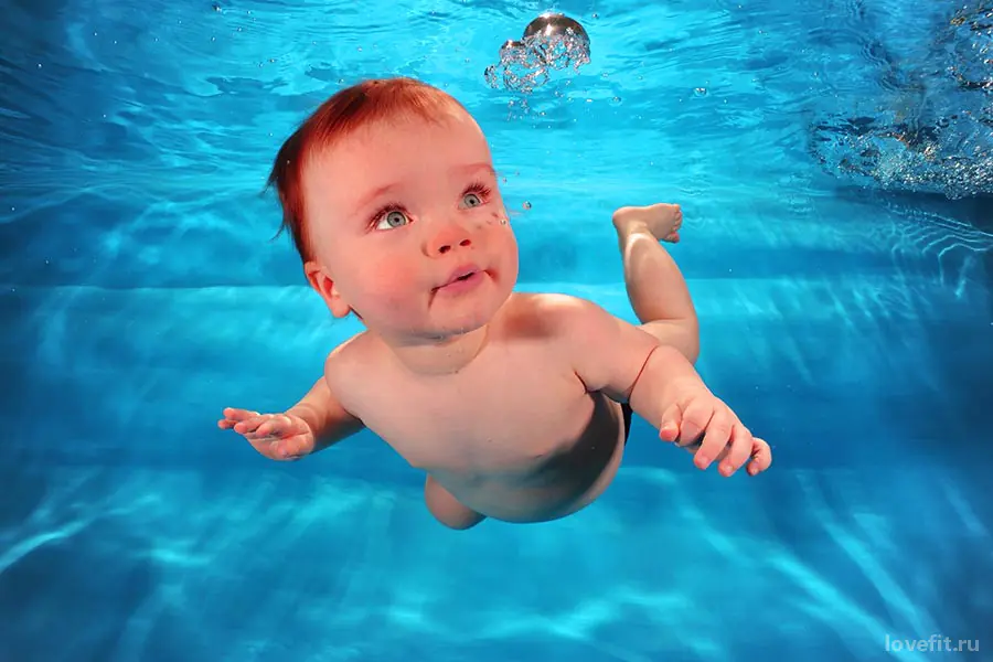Плавание новорождённого 