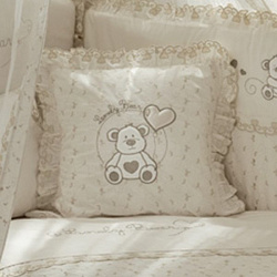 Детская подушечка Fiorellino Lovely Bear 40 х 40 см белый Детская подушечка Fiorellino Lovely Bear 40 х 40 см белый
